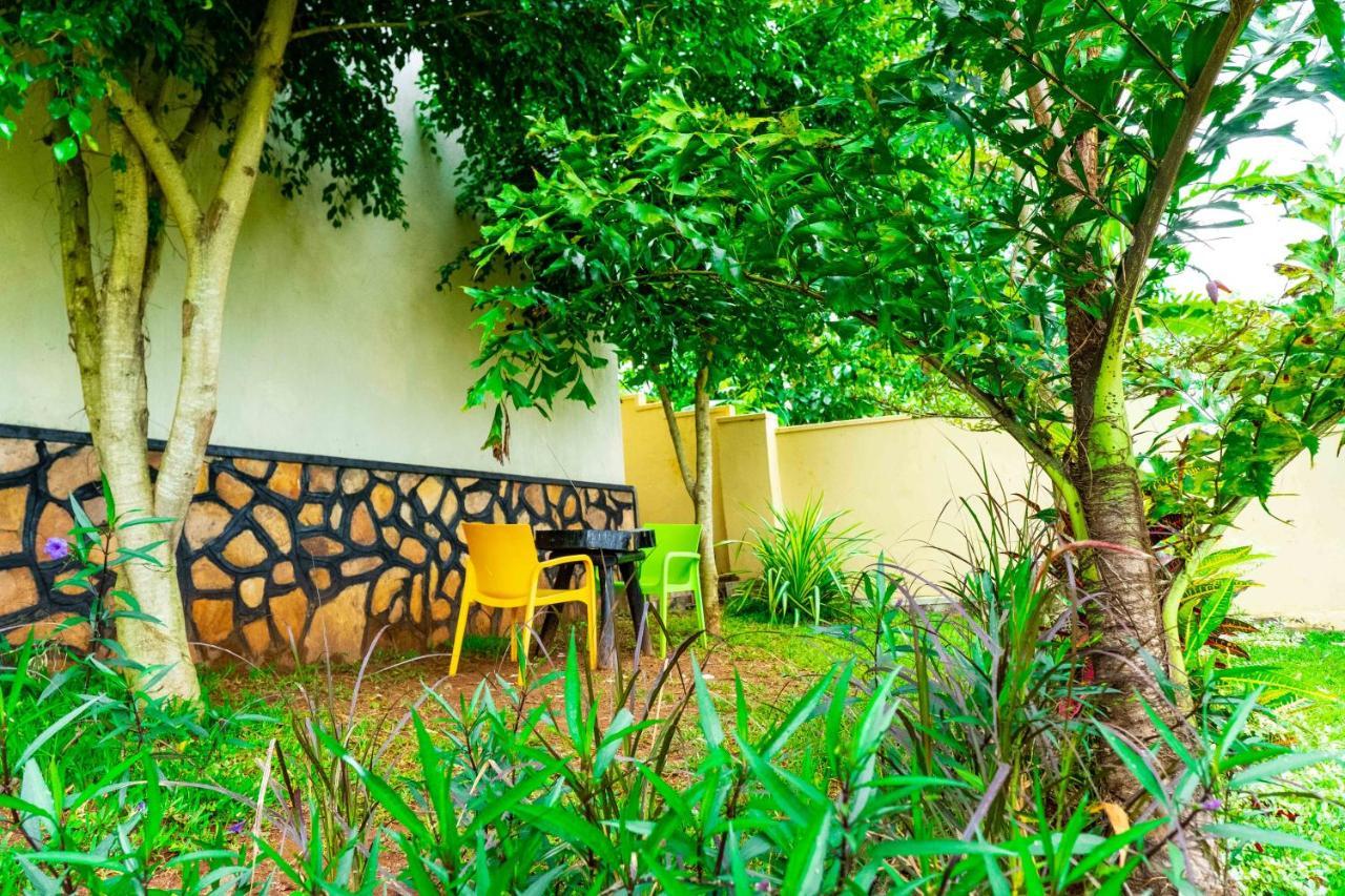 Airport Unique Hotel Entebbe Dış mekan fotoğraf